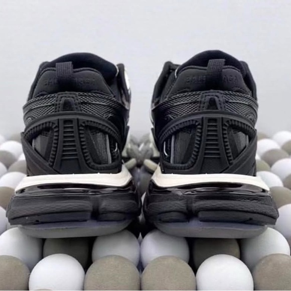 Black grey and white - Picture 7 of 7